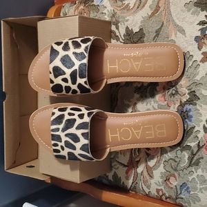 🌺 Animal print sandals